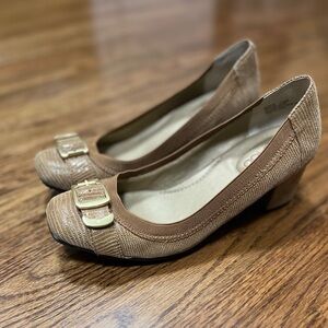 Women’s heel (slightly used)